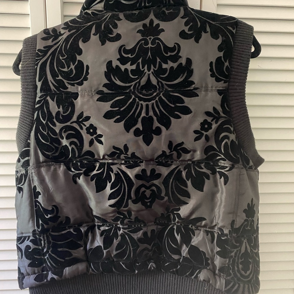Brocade puffer vest w/ faux fur collar.
